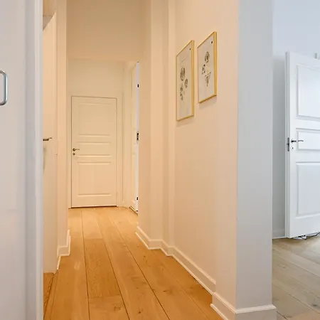 Sanders Arrow - Chic Three-bedroom In The Middle Of *