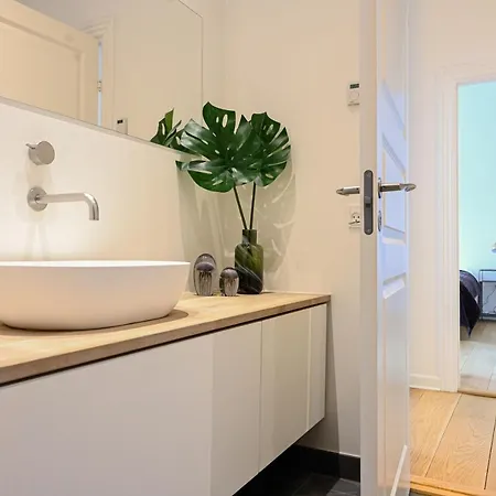 Sanders Arrow - Chic Three-bedroom In The Middle Of *