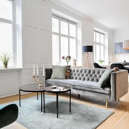 Sanders Arrow - Chic Three-bedroom In The Middle Of Apartment